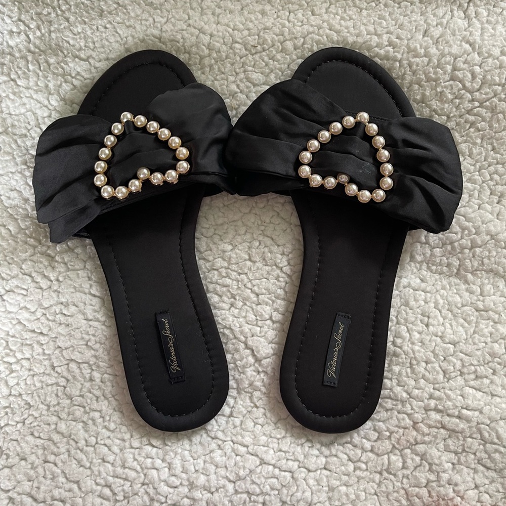 cute, classy house slippers 🖤